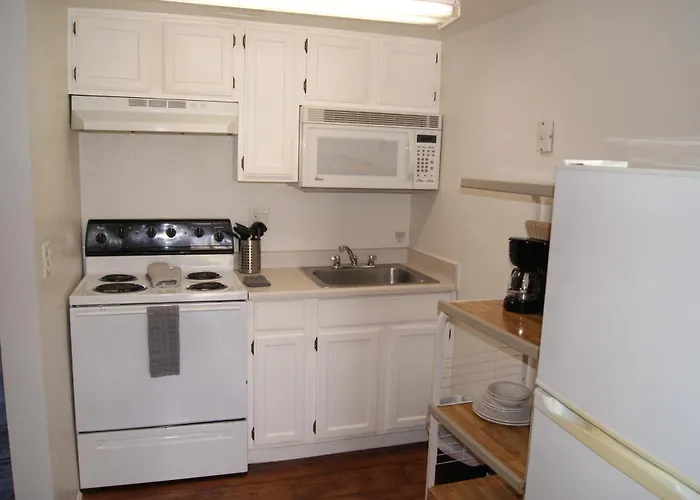 104 Fully Furnished 1br Suite-outdoor Pool Apartament